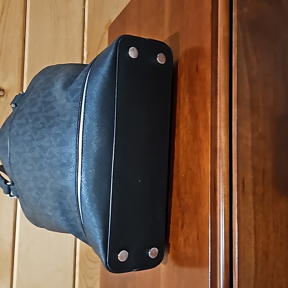 Handbag - Picture 3 of 6